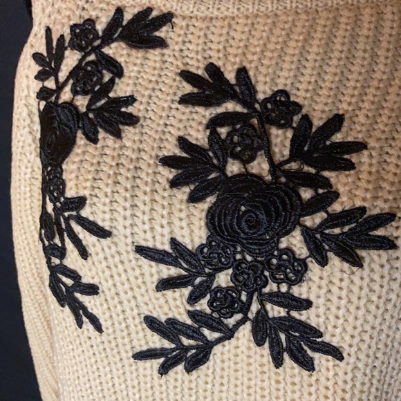 Jella C. Cream Sweater (Missy) - Picture 5 of 11